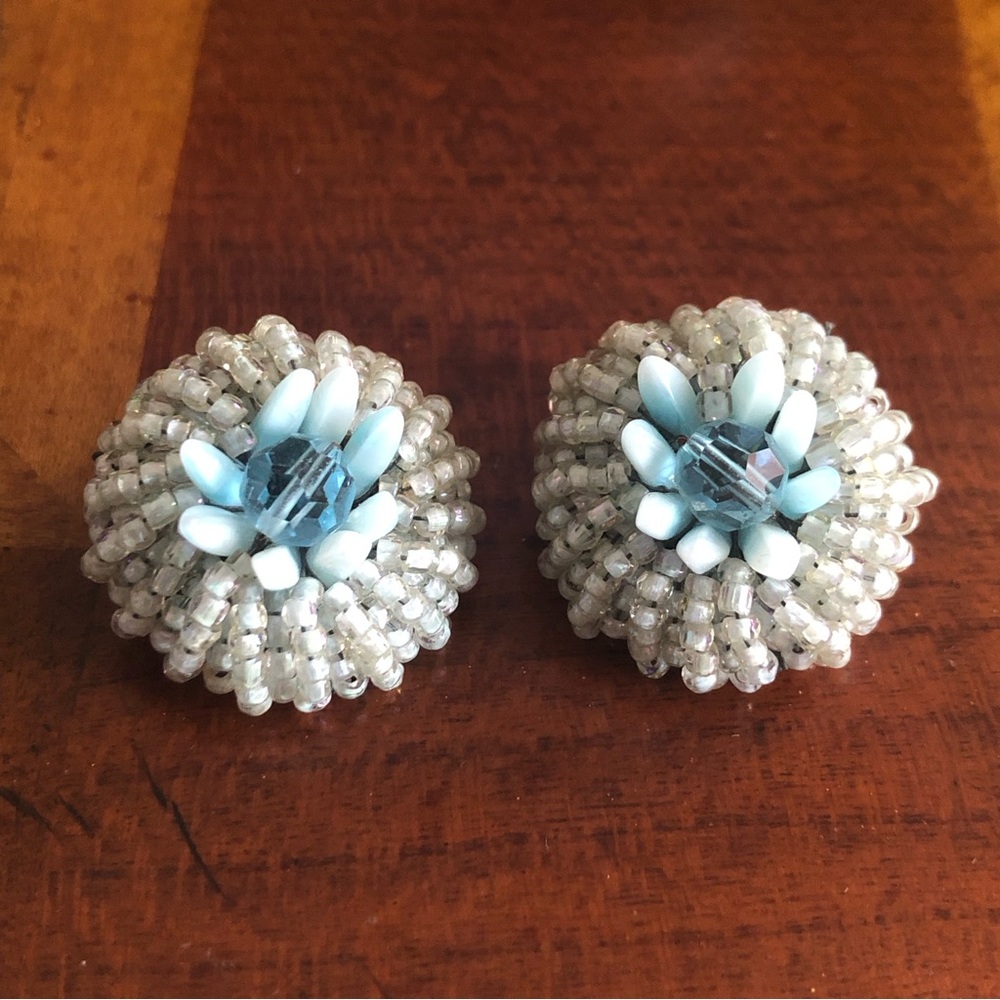 Vintage Eugene 50s garden party clip on earrings